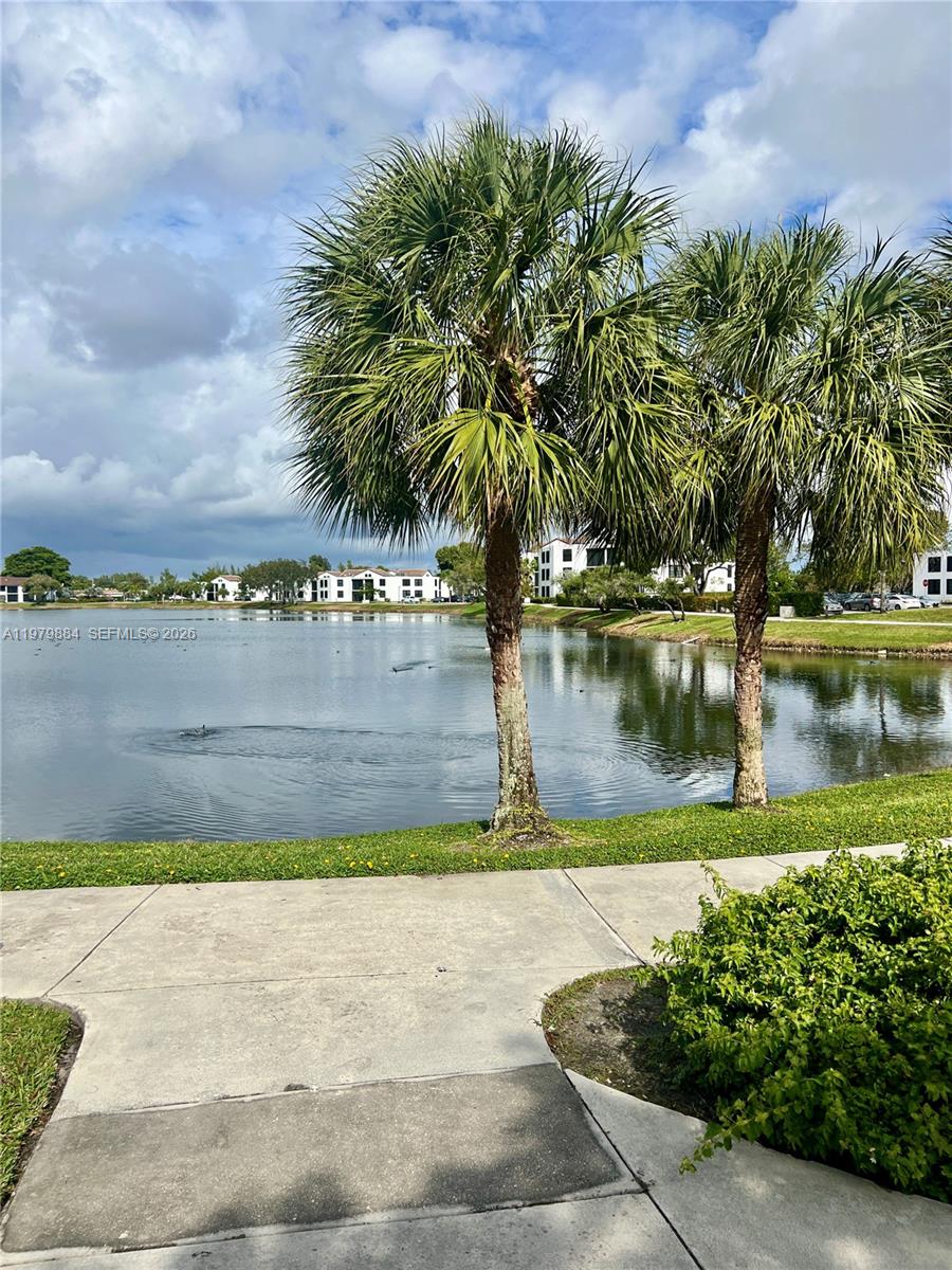 215 Lake Pointe Dr #211 Oakland Park, FL 33309