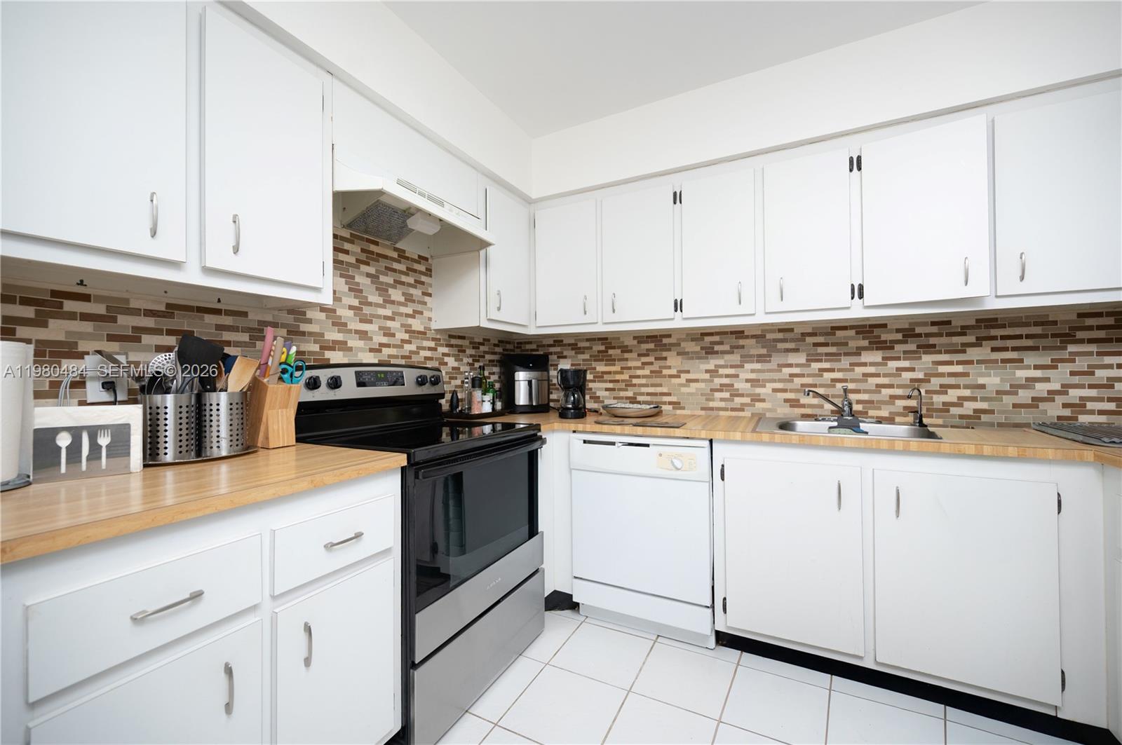 16400 Golf Clb Rd #305 Weston, FL 33326