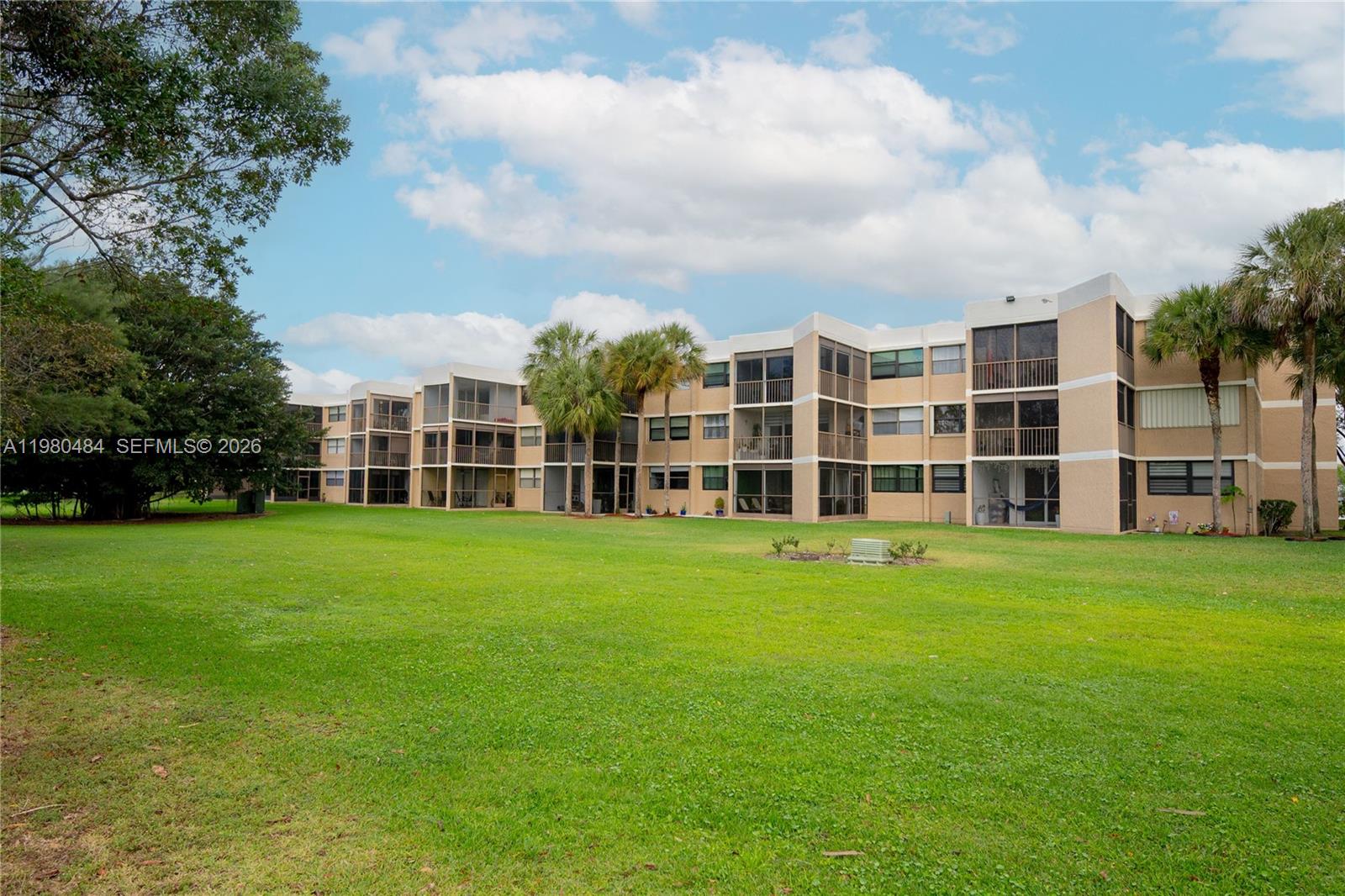 16400 Golf Clb Rd #305 Weston, FL 33326