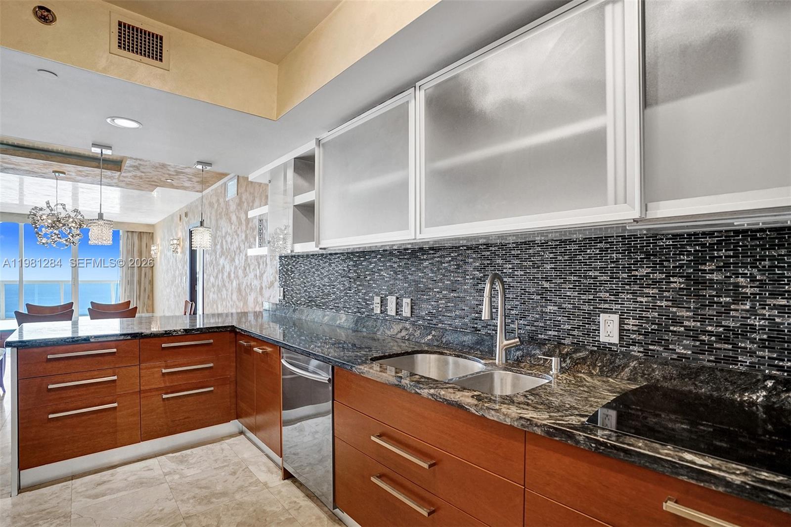 image Beach Club 112