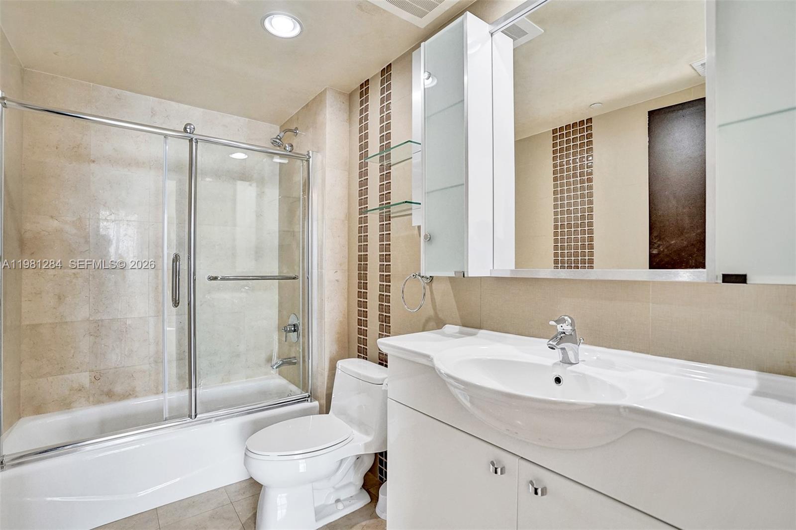 image Beach Club 123