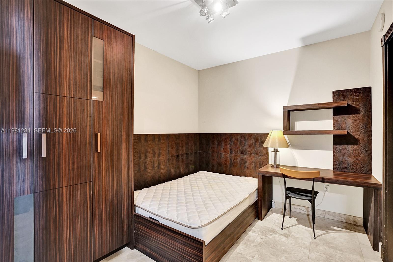 image Beach Club 124