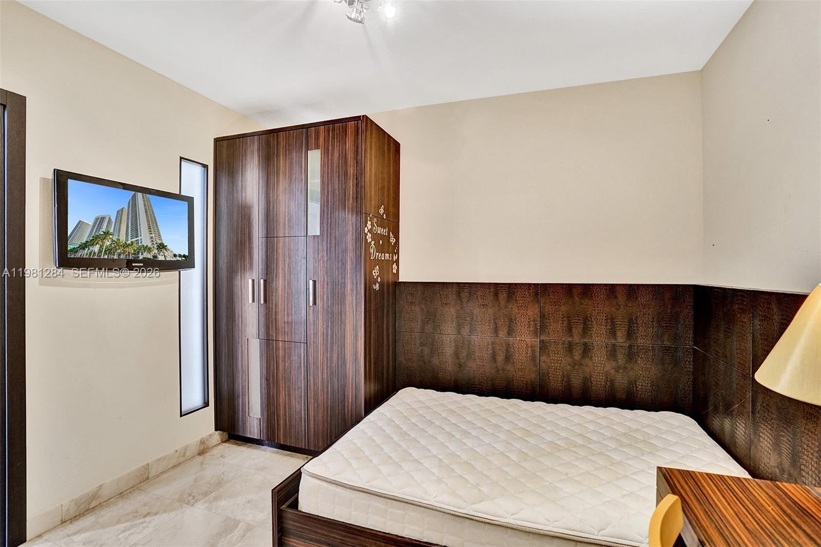 image Beach Club 127