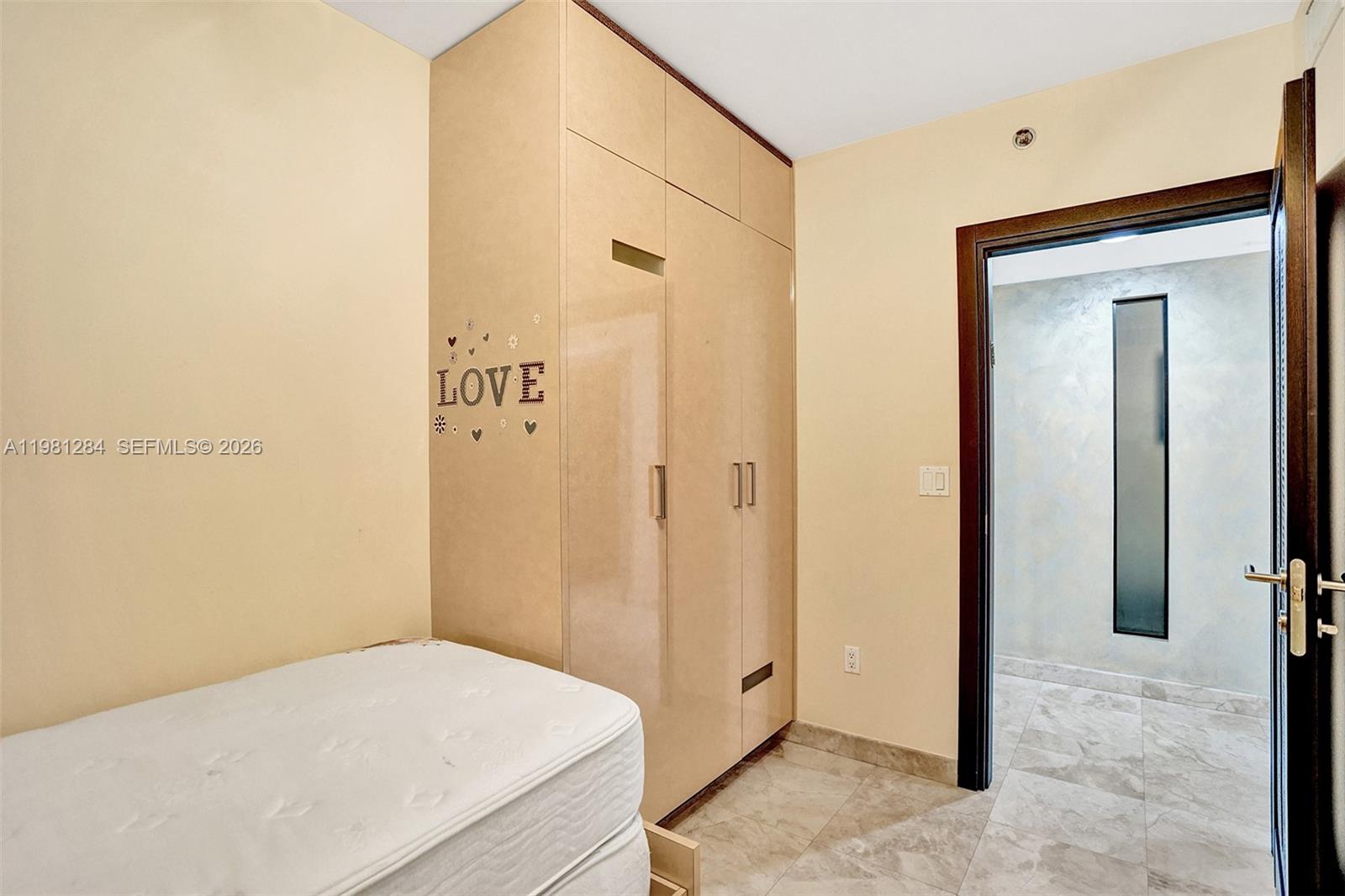 image Beach Club 129