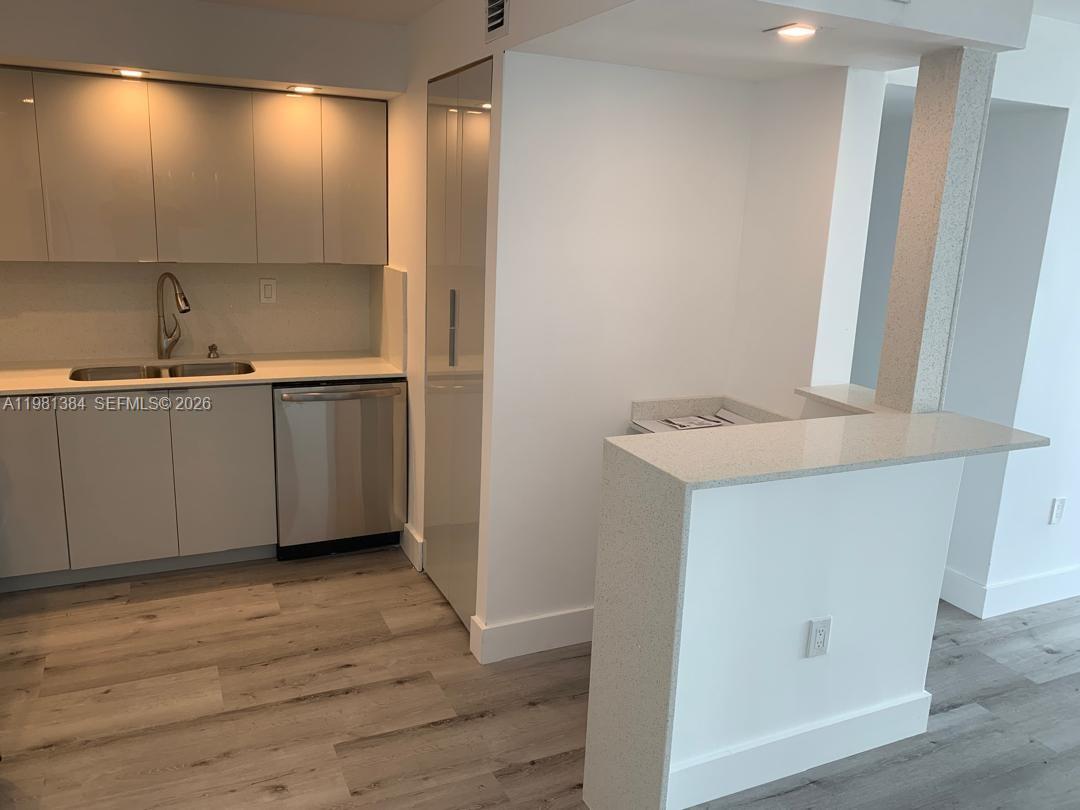 1450 Brickell Bay Dr #1506 Miami, FL 33131