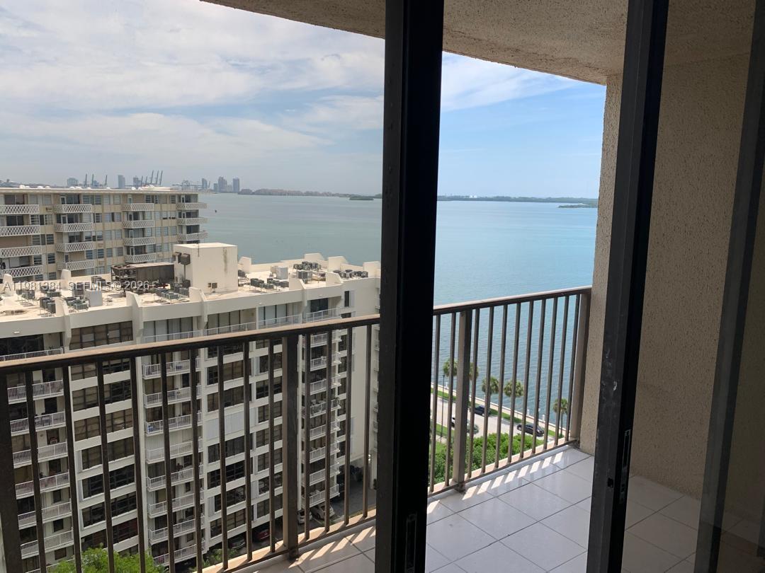 1450 Brickell Bay Dr #1506 Miami, FL 33131