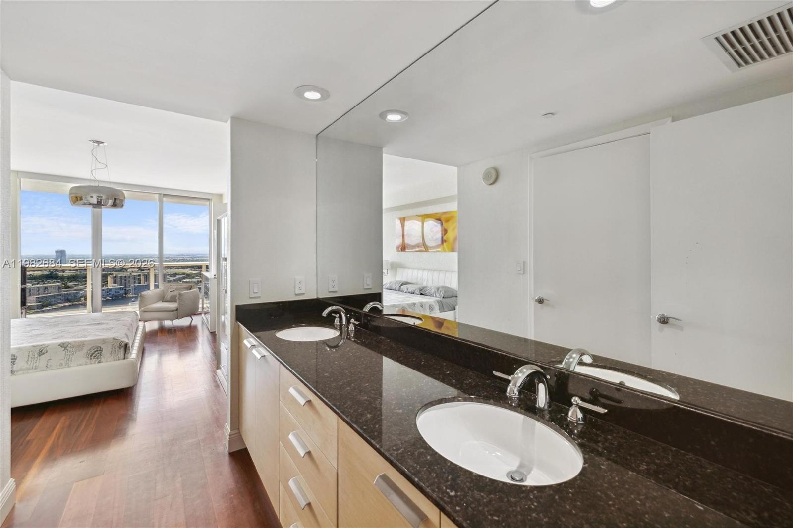 image Beach Club 314