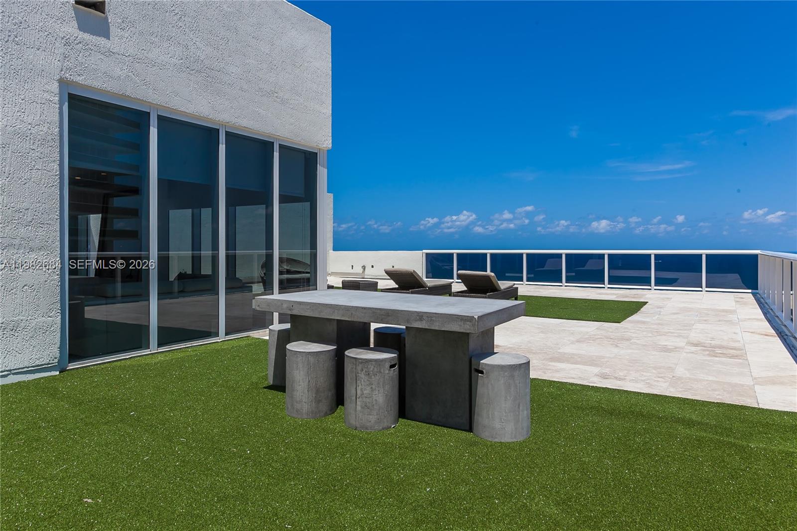 image Beach Club 332