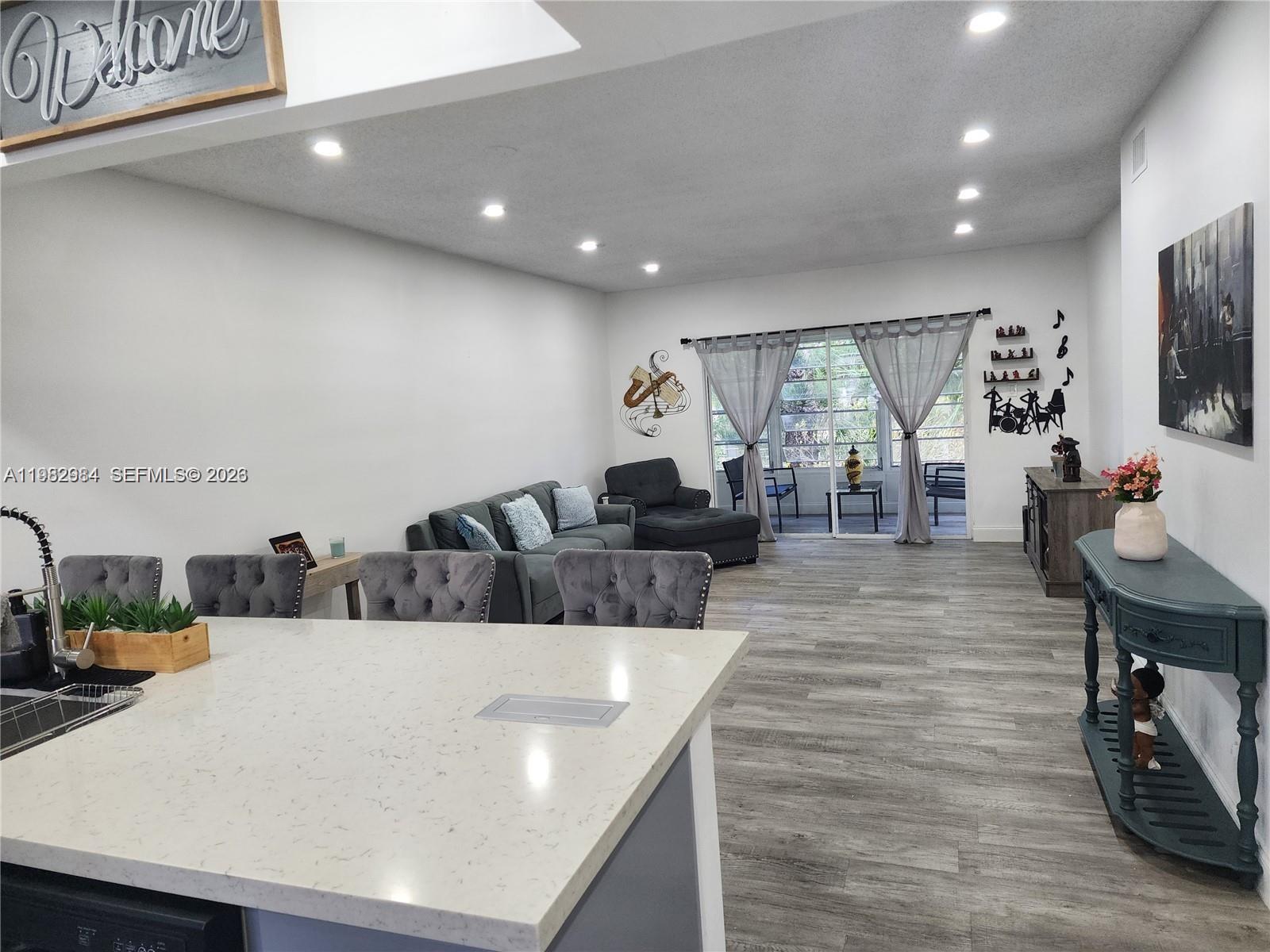 7605 NW 4th Pl #206 Margate, FL 33063