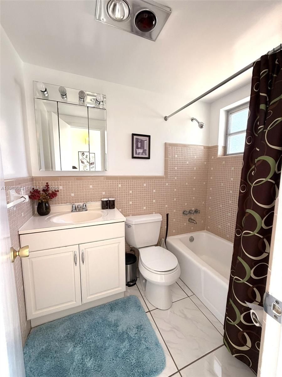 17000 NE 14th Ave #206 Miami, FL 33162