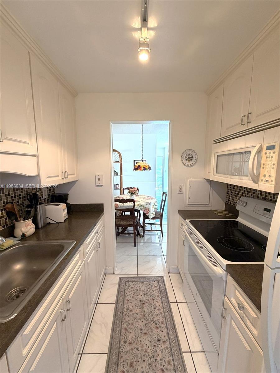 17000 NE 14th Ave #206 Miami, FL 33162