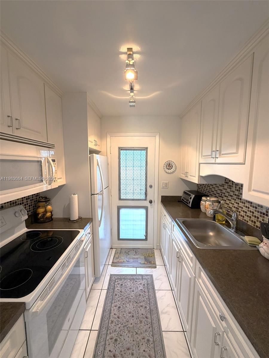 17000 NE 14th Ave #206 Miami, FL 33162