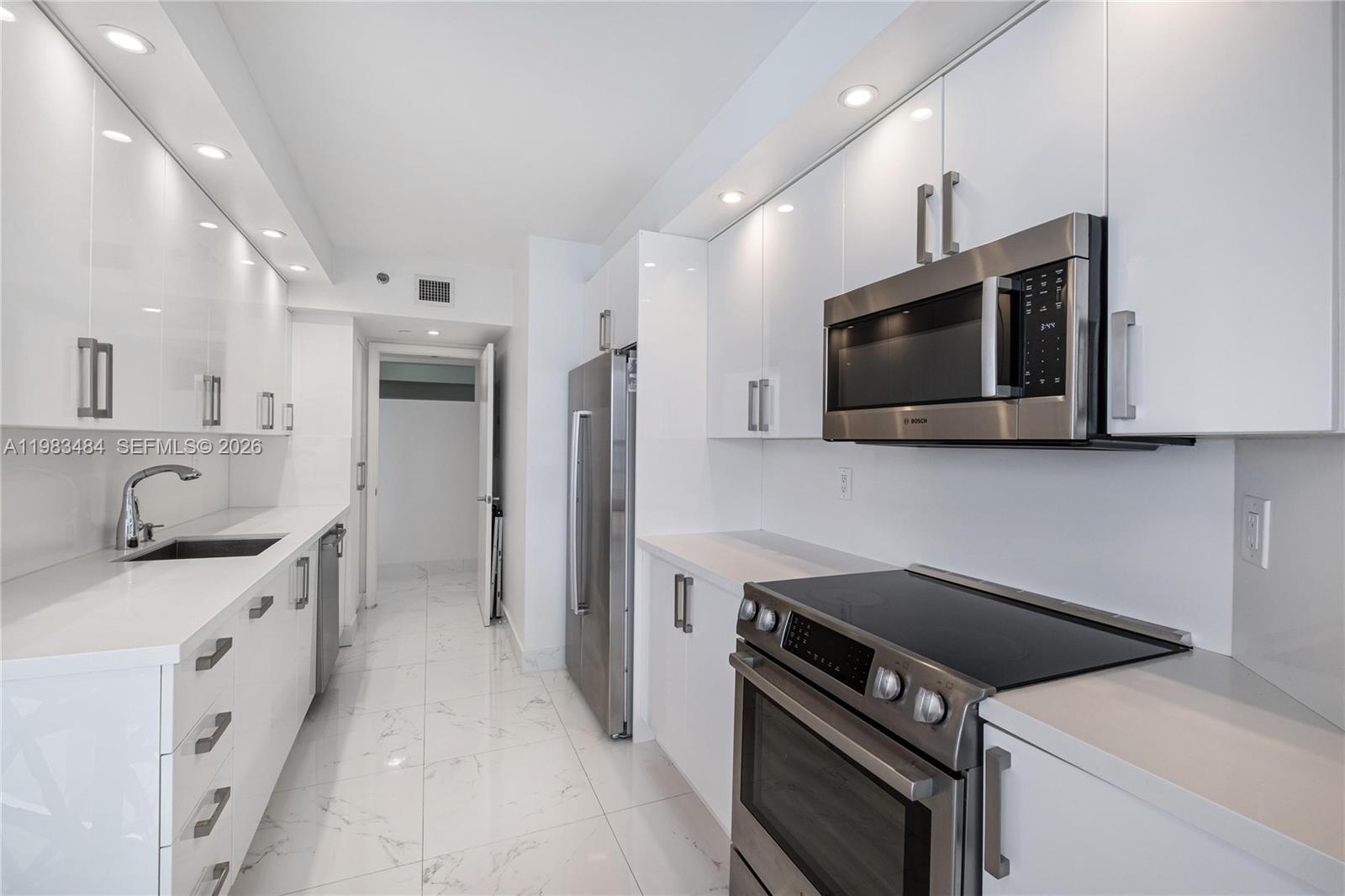 16425 Collins Ave #2215 Sunny Isles Beach, FL 33160