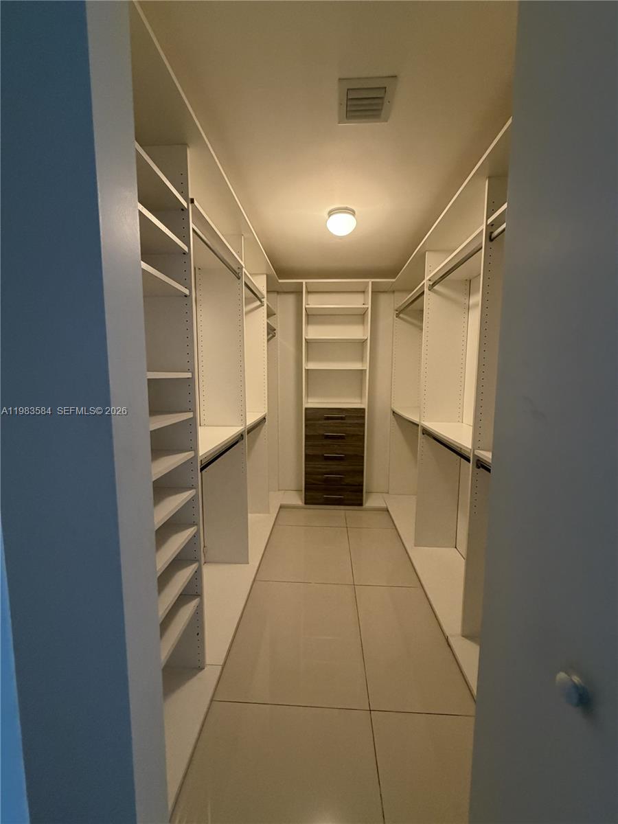 image Aria on the Bay9