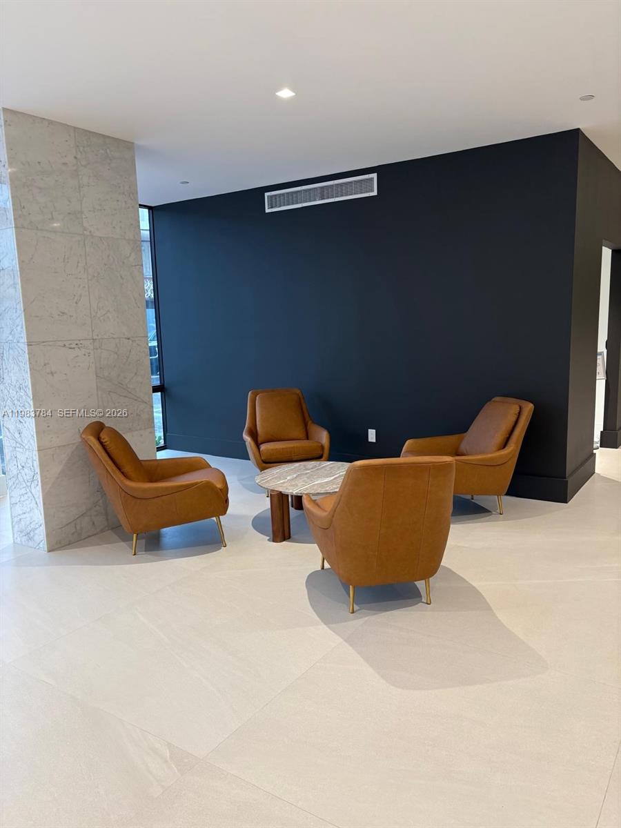 2829 Indian Crk Dr #603 Miami Beach, FL 33140