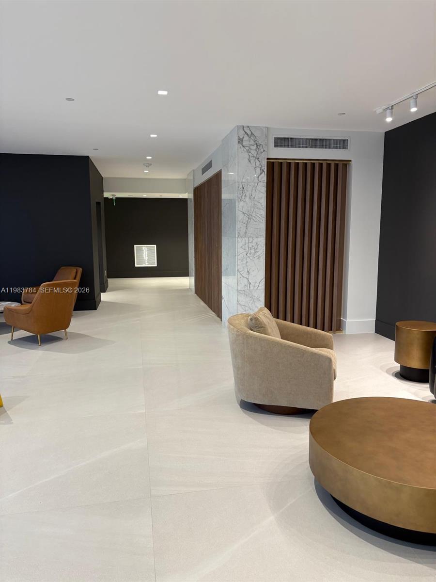 2829 Indian Crk Dr #603 Miami Beach, FL 33140