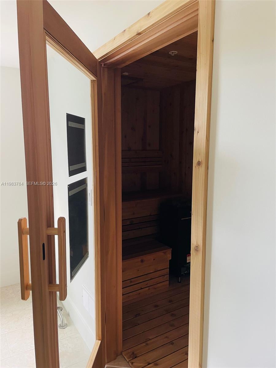 2829 Indian Crk Dr #603 Miami Beach, FL 33140