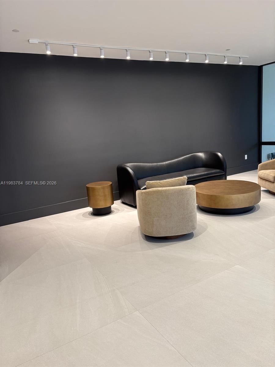 2829 Indian Crk Dr #603 Miami Beach, FL 33140