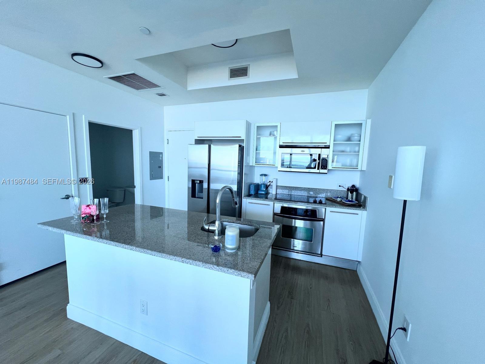 888 Biscayne Blvd #4807 Miami, FL 33132