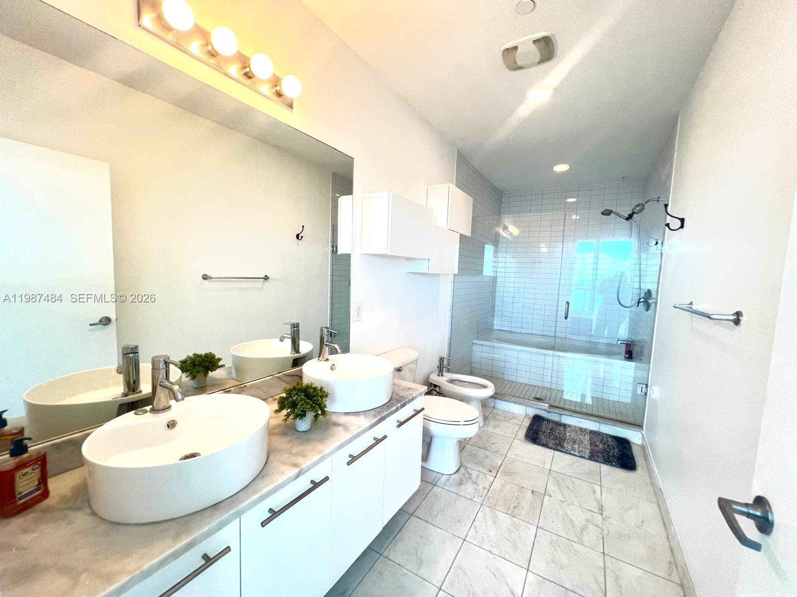 888 Biscayne Blvd #4807 Miami, FL 33132