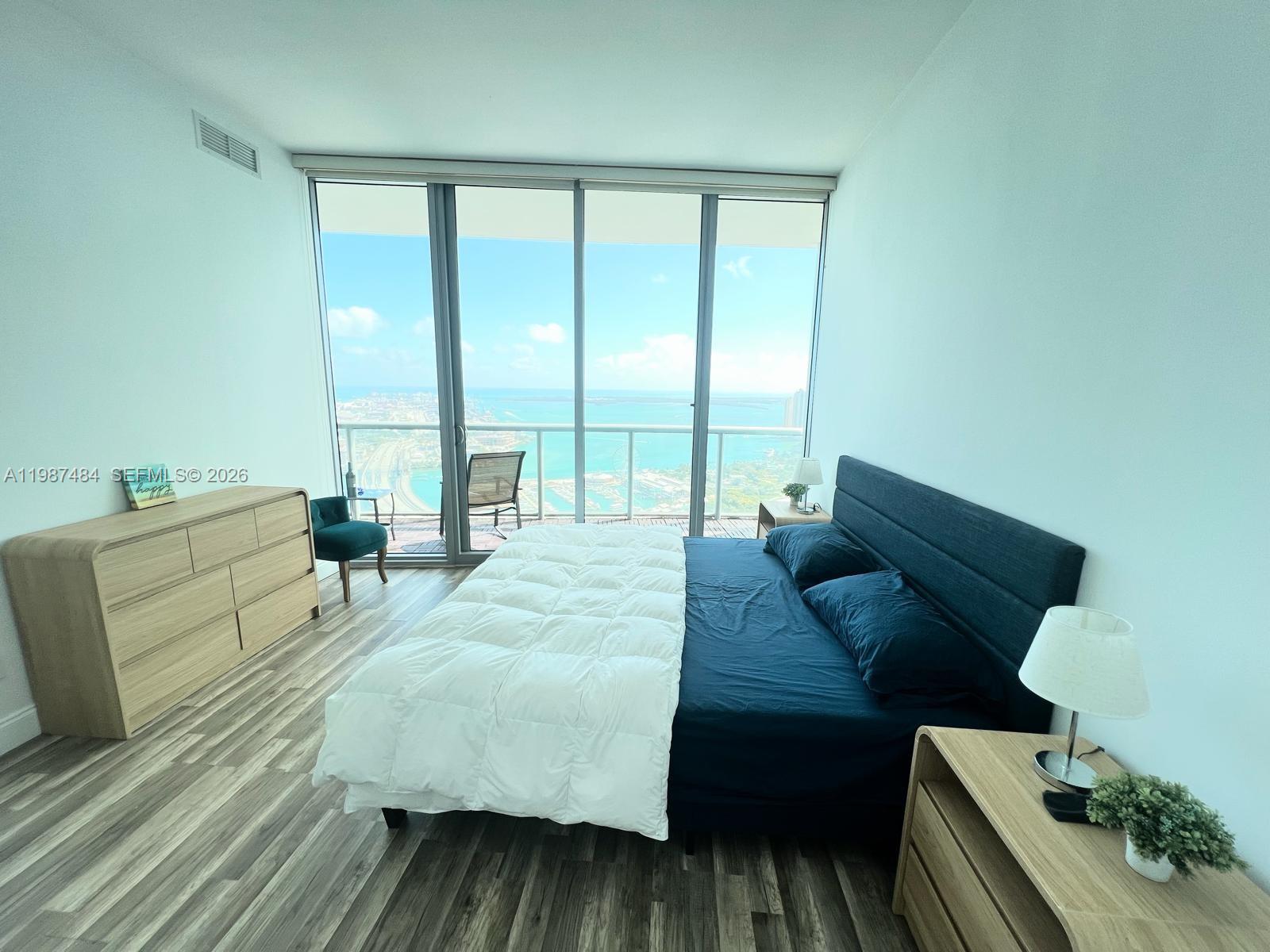 888 Biscayne Blvd #4807 Miami, FL 33132