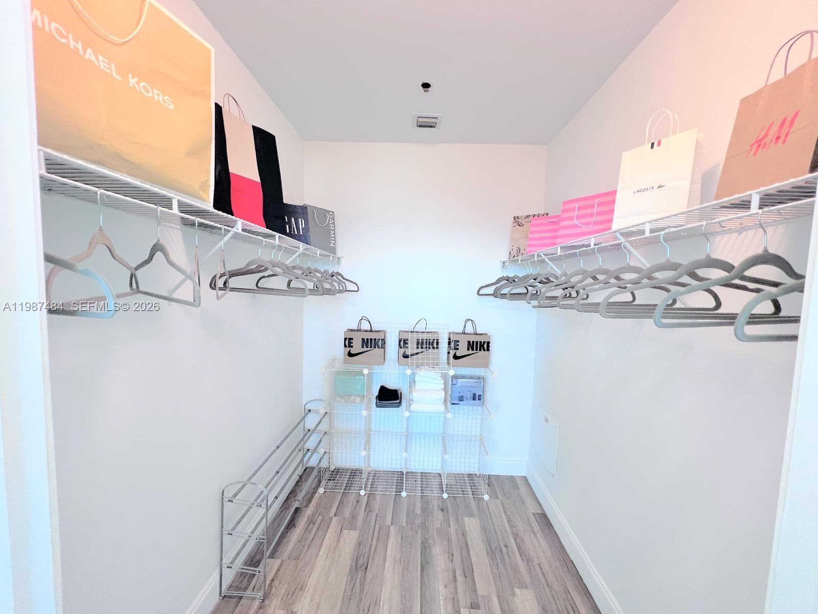 888 Biscayne Blvd #4807 Miami, FL 33132