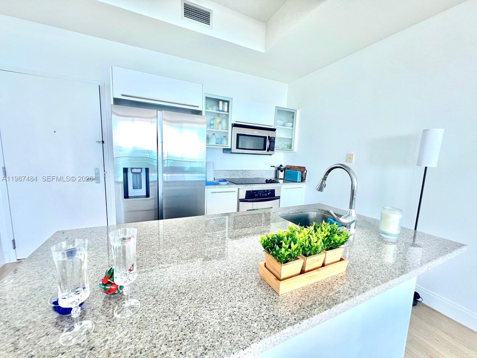 888 Biscayne Blvd #4807 Miami, FL 33132