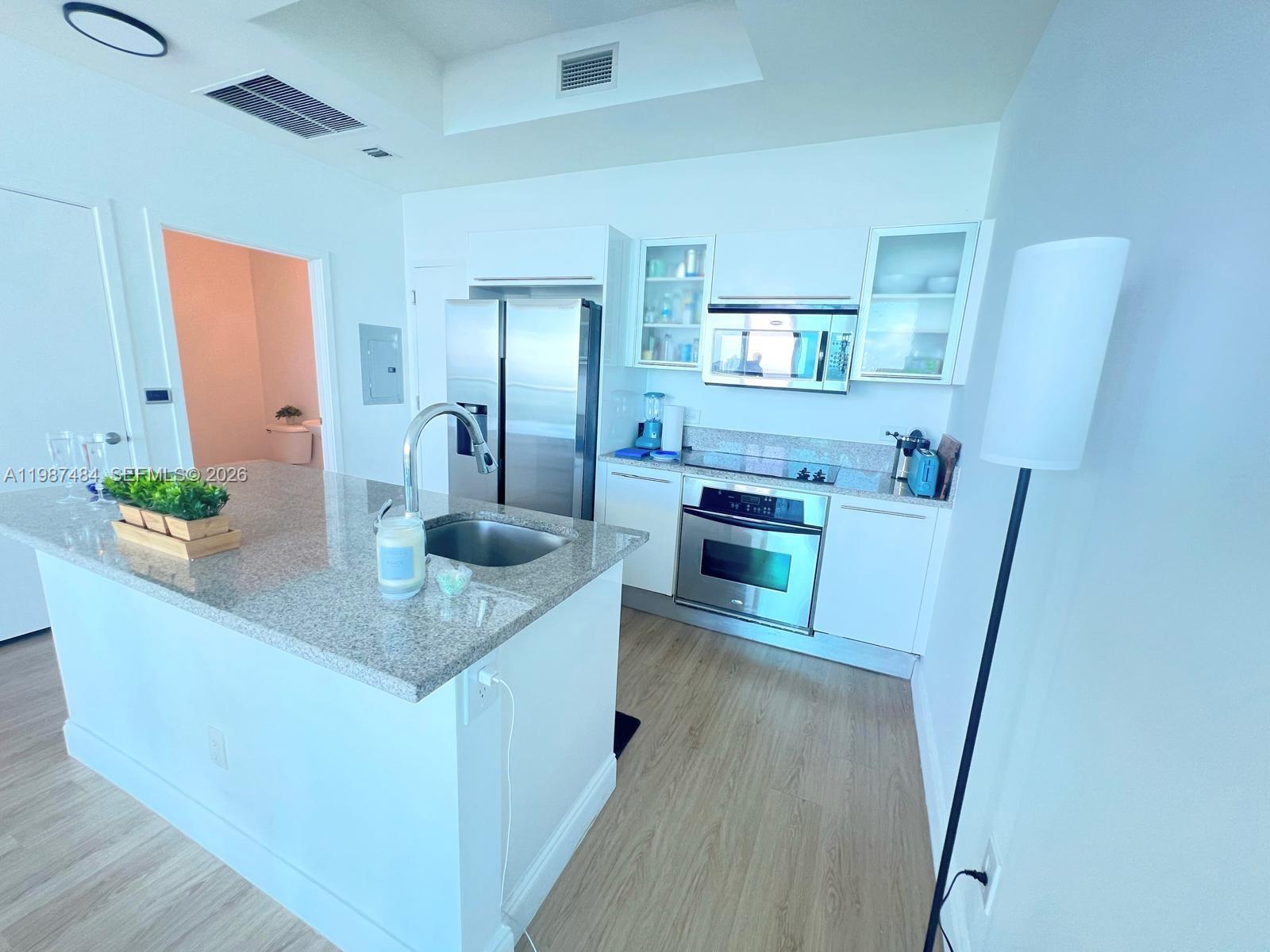 888 Biscayne Blvd #4807 Miami, FL 33132