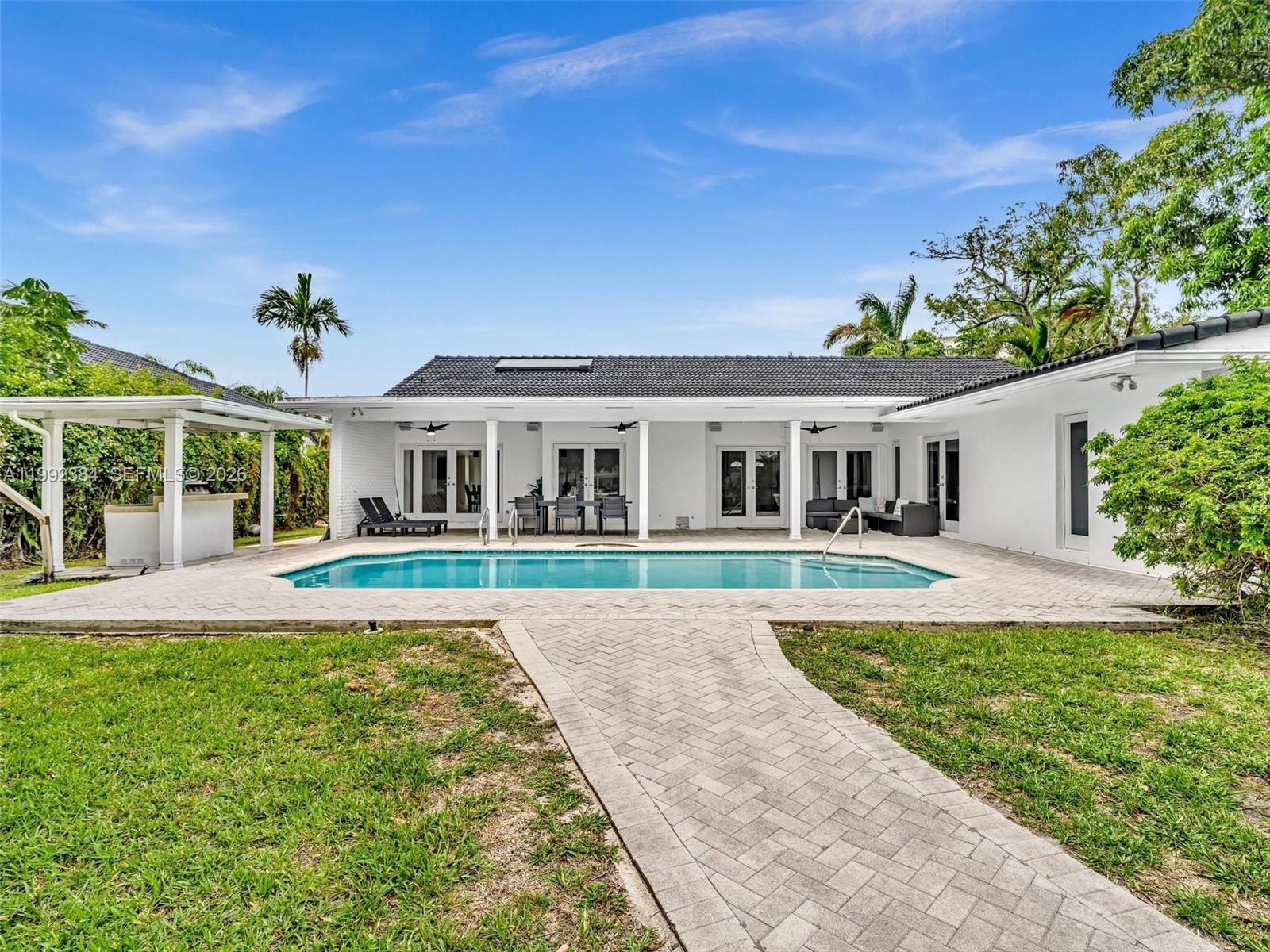 413 Tamarind Dr Hallandale Beach, FL 33009