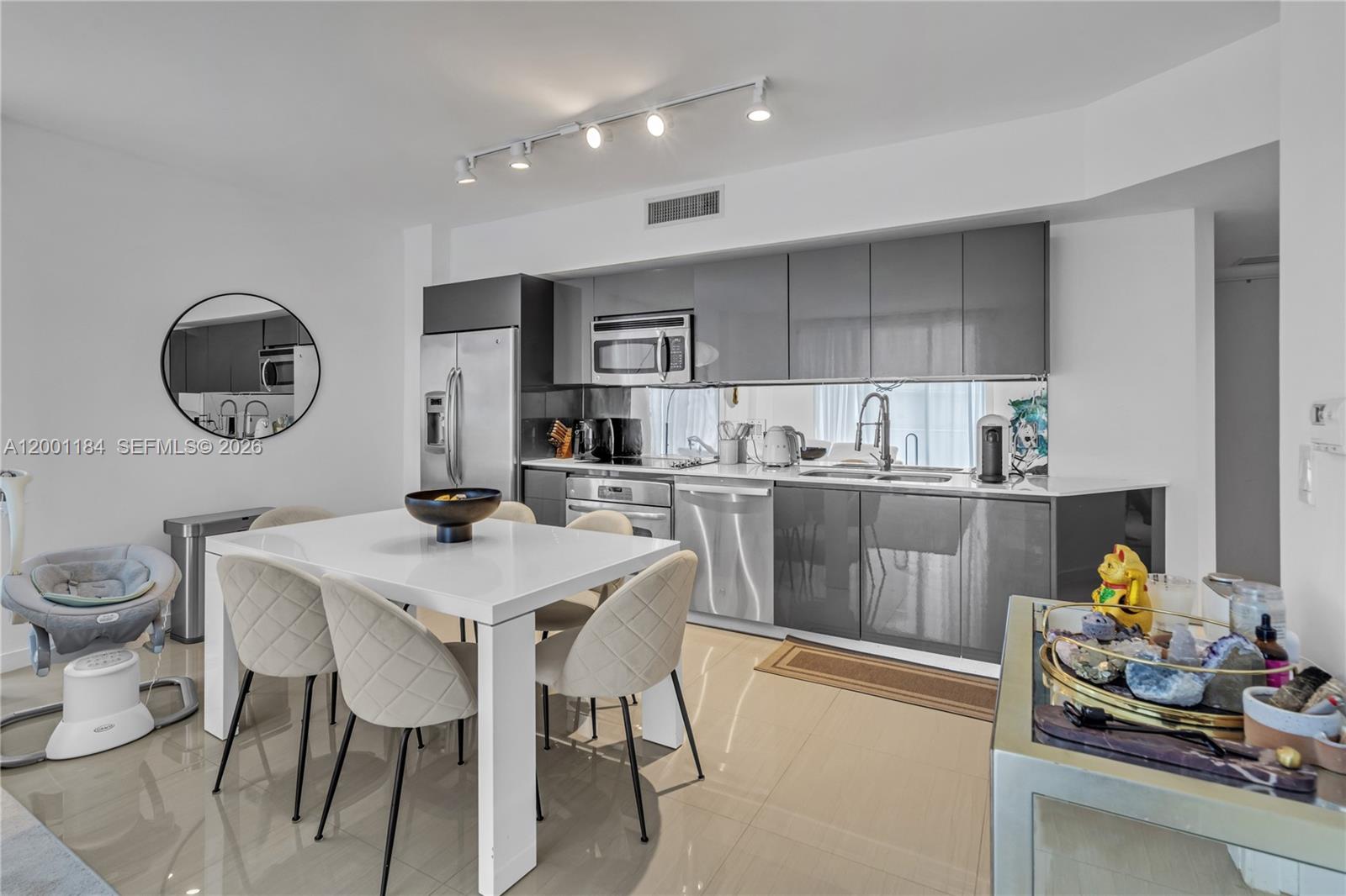 31 SE 6th St, Apt 702th Miami, FL 33131