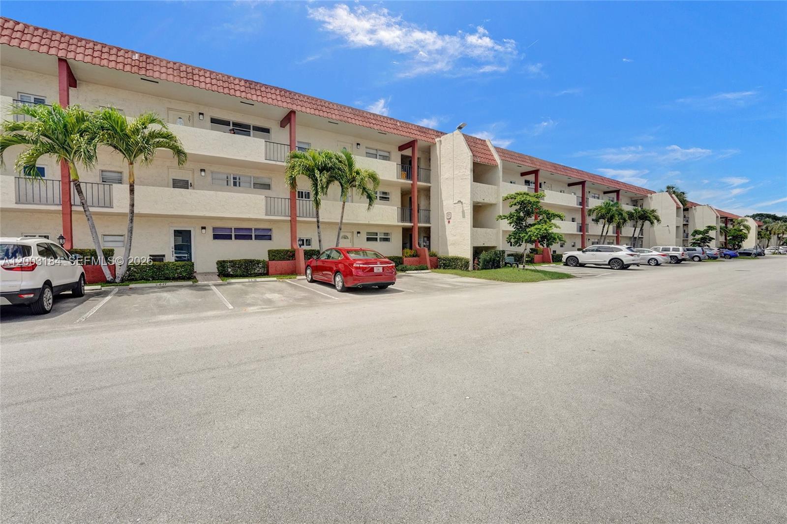 811 S Hollybrook Dr #207