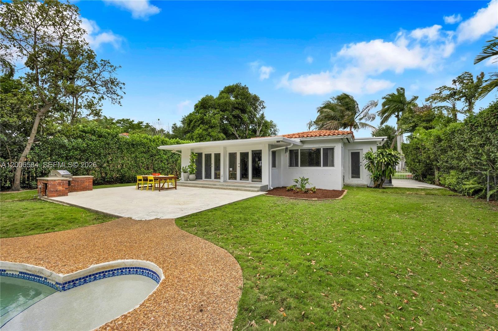 5750 SW 52nd Ter South Miami, FL 33155