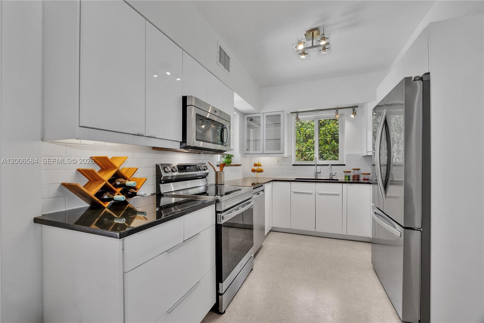 5750 SW 52nd Ter South Miami, FL 33155