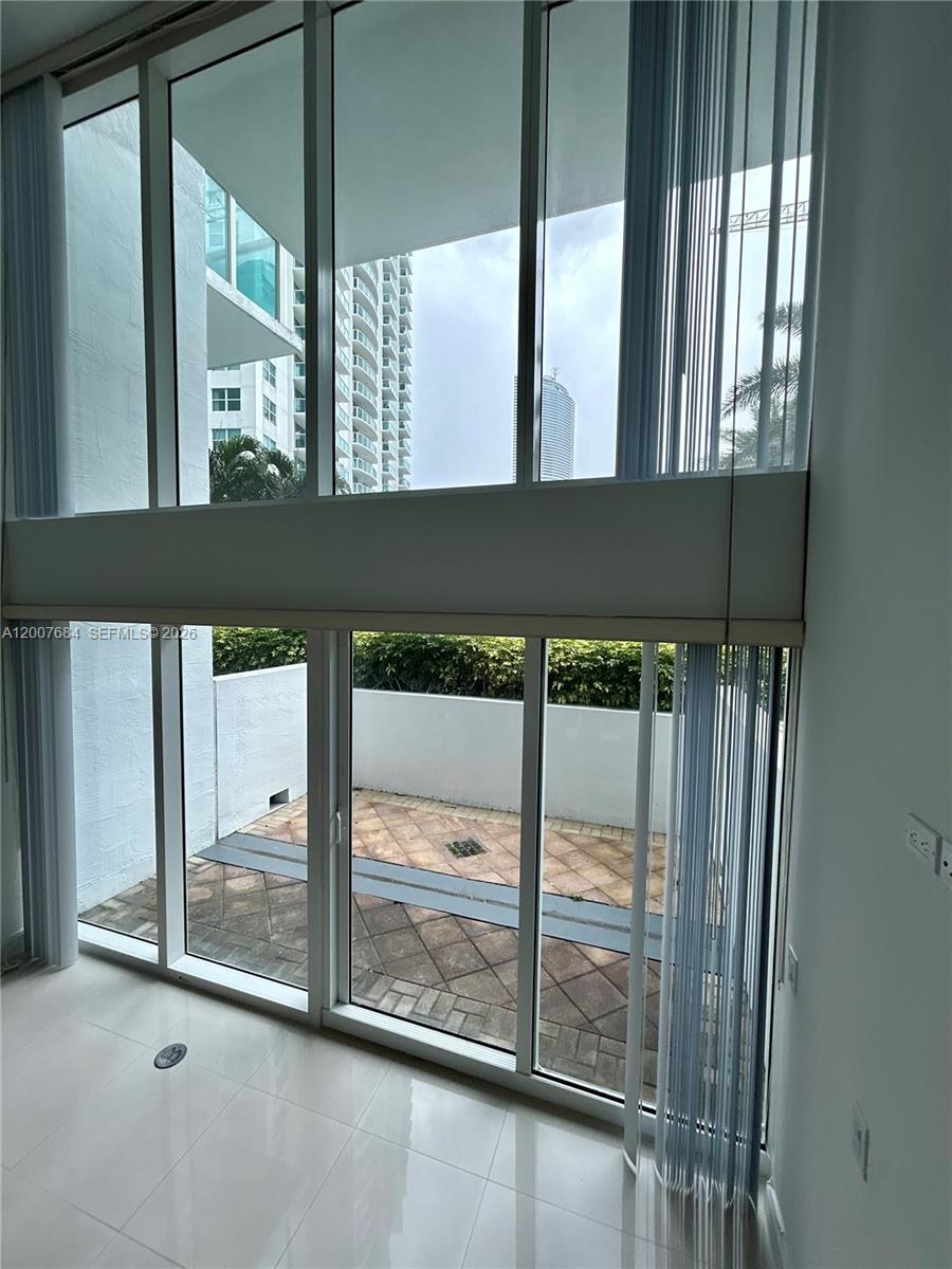 image Brickell on the River South3