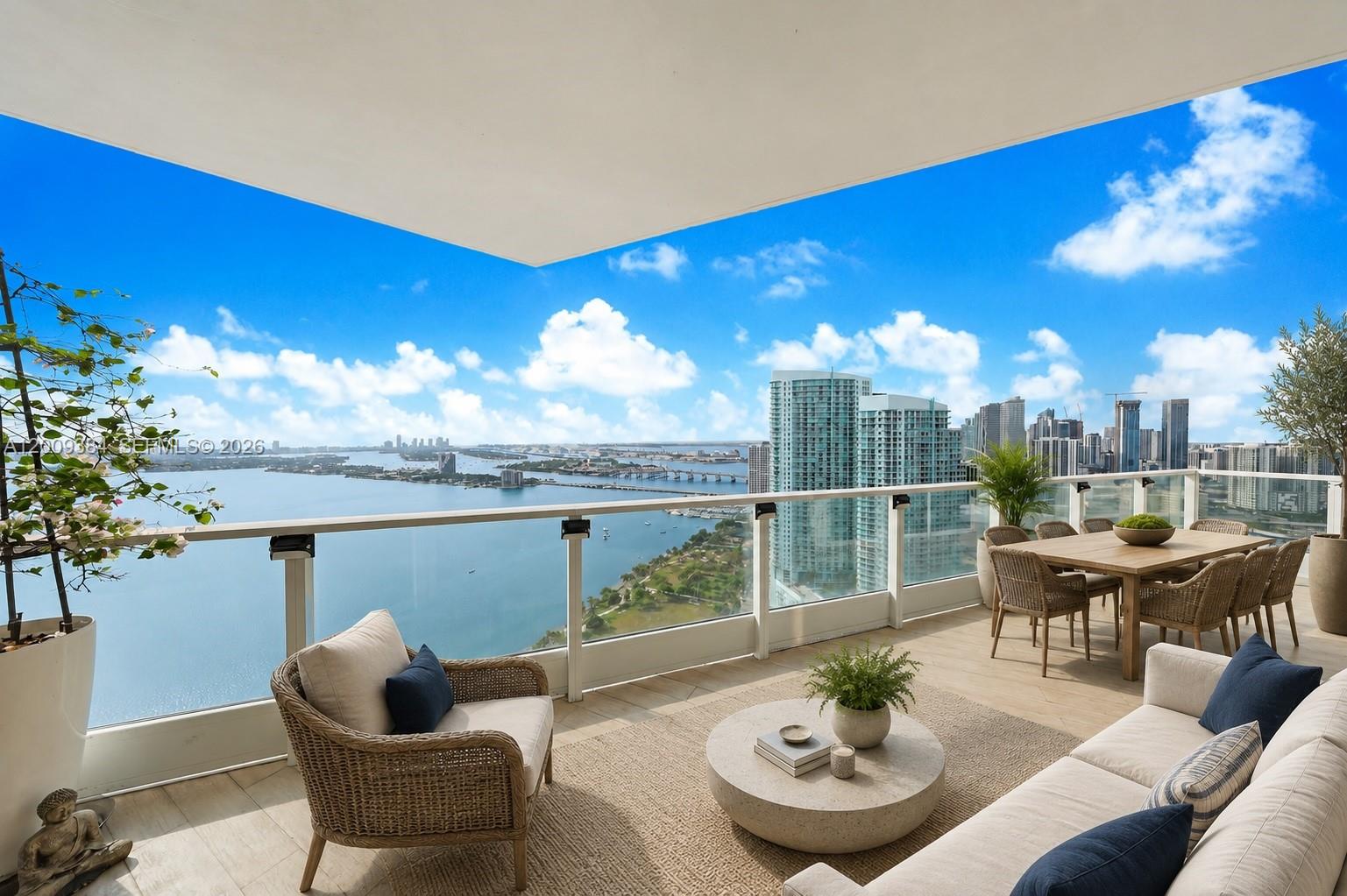 image Paramount Bay0