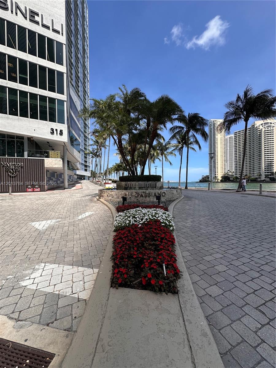 325 S Biscayne Blvd #2215