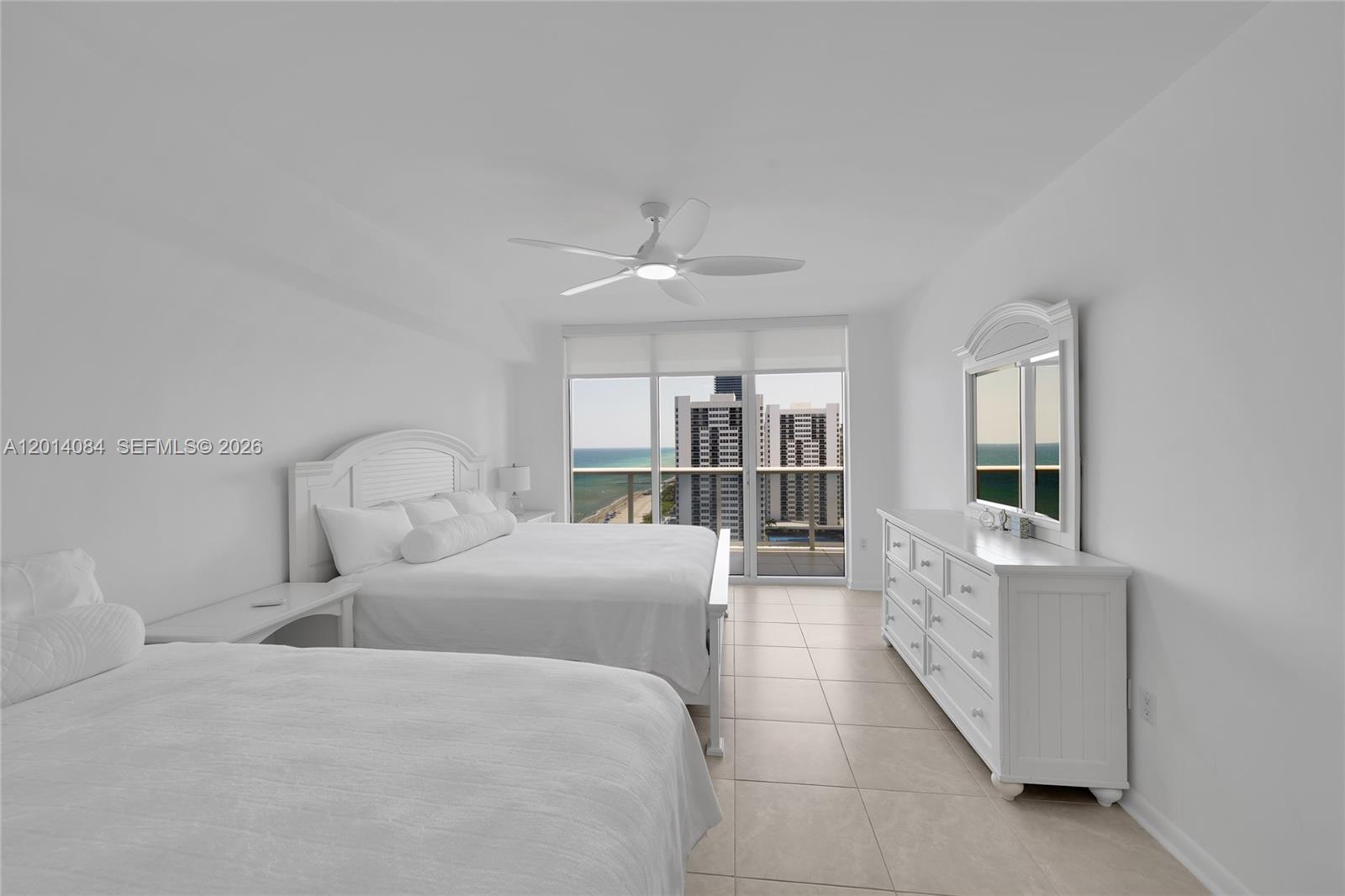 image Beach Club 220
