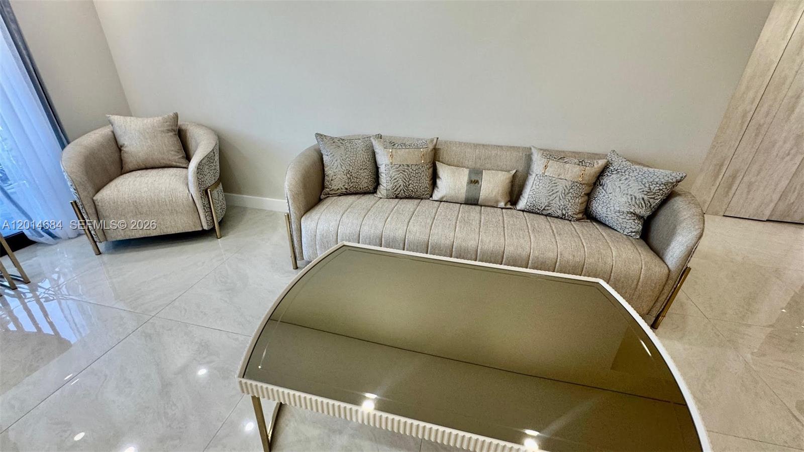 210 174th St #811 Sunny Isles Beach, FL 33160