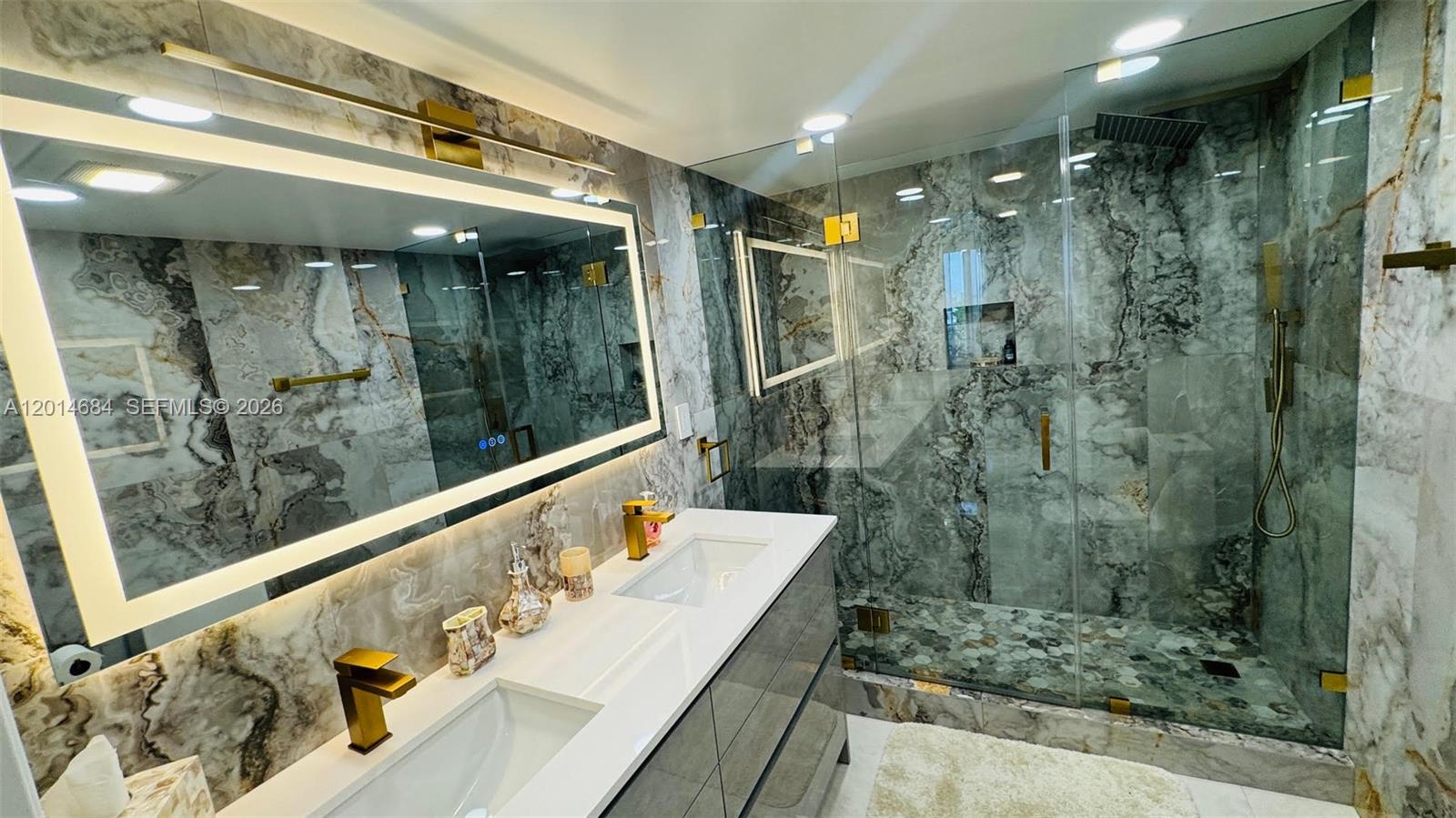 210 174th St #811 Sunny Isles Beach, FL 33160