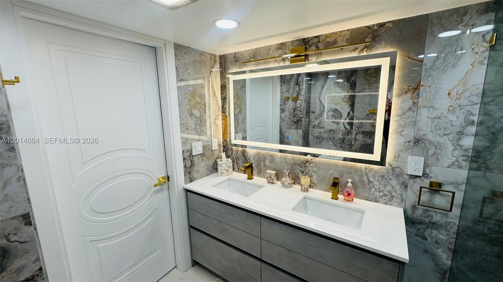 210 174th St #811 Sunny Isles Beach, FL 33160