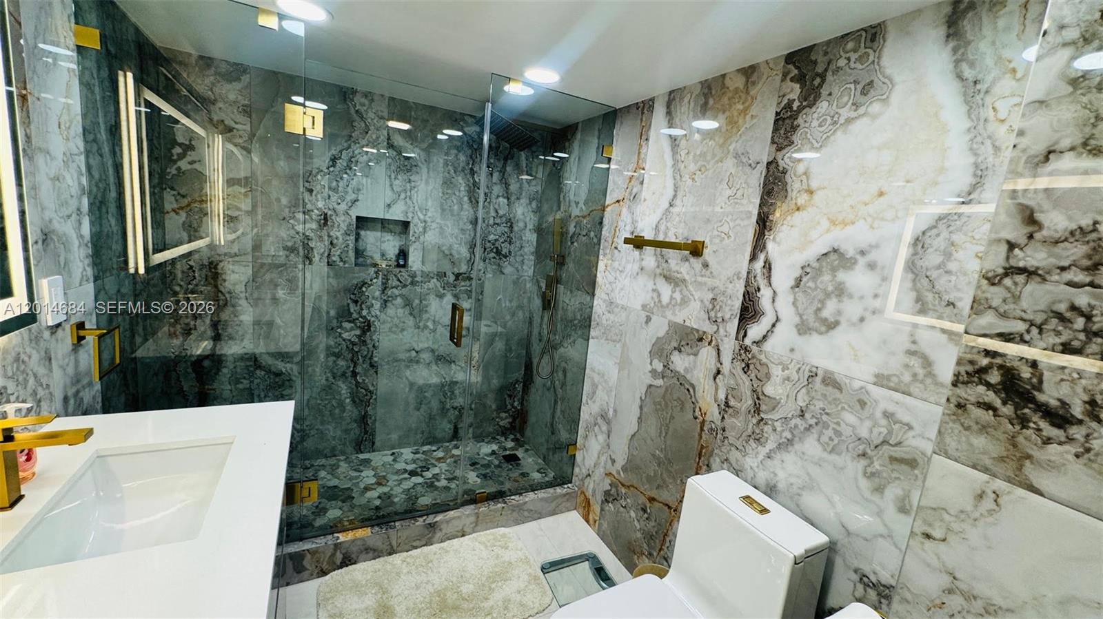 210 174th St #811 Sunny Isles Beach, FL 33160
