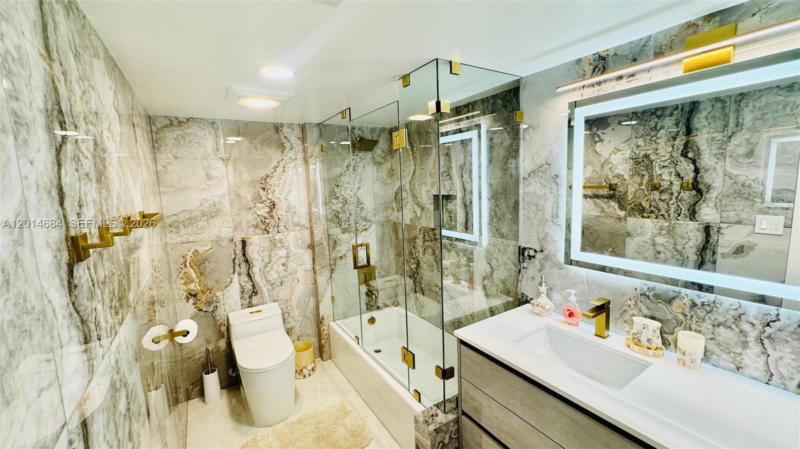 210 174th St #811 Sunny Isles Beach, FL 33160