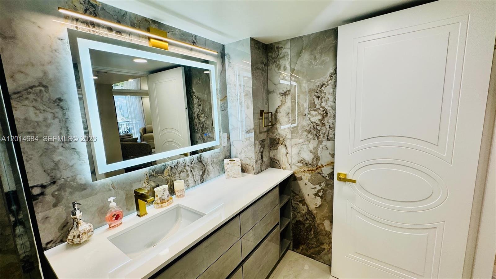 210 174th St #811 Sunny Isles Beach, FL 33160