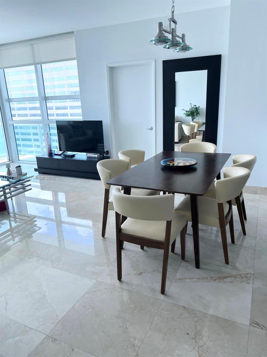 950 Brickell Bay Dr #2711 Miami, FL 33131