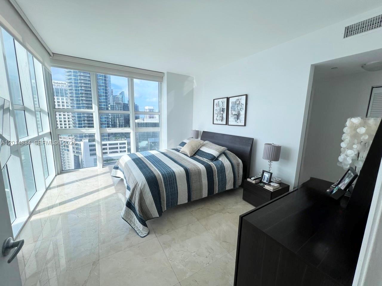 950 Brickell Bay Dr #2711 Miami, FL 33131