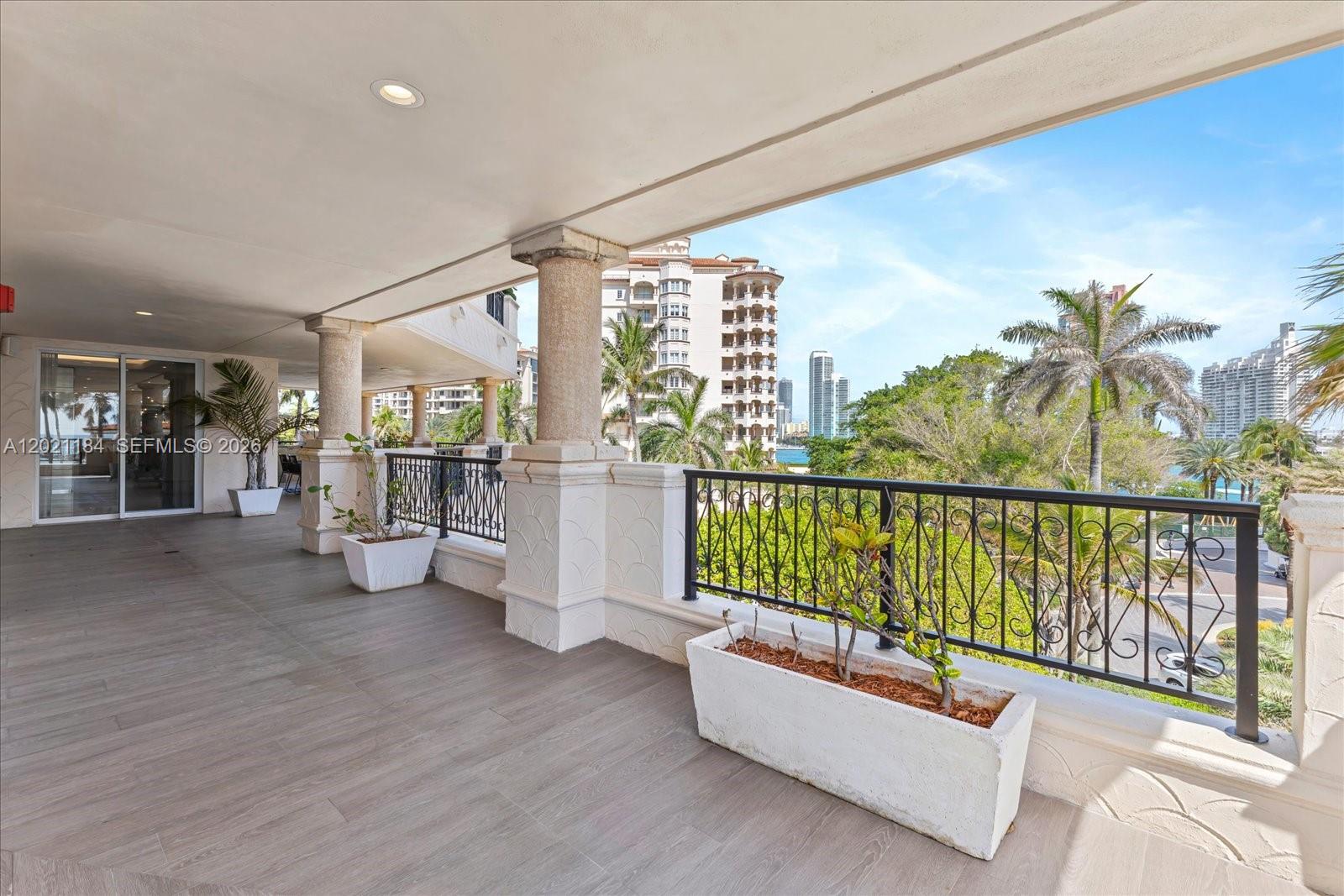 7431 Fisher Is Dr #7431 Miami Beach, FL 33109