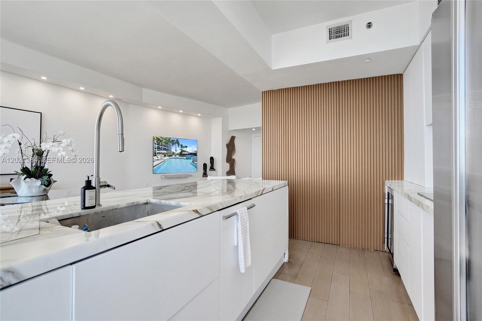 400 Alton Rd #PH11 Miami Beach, FL 33139