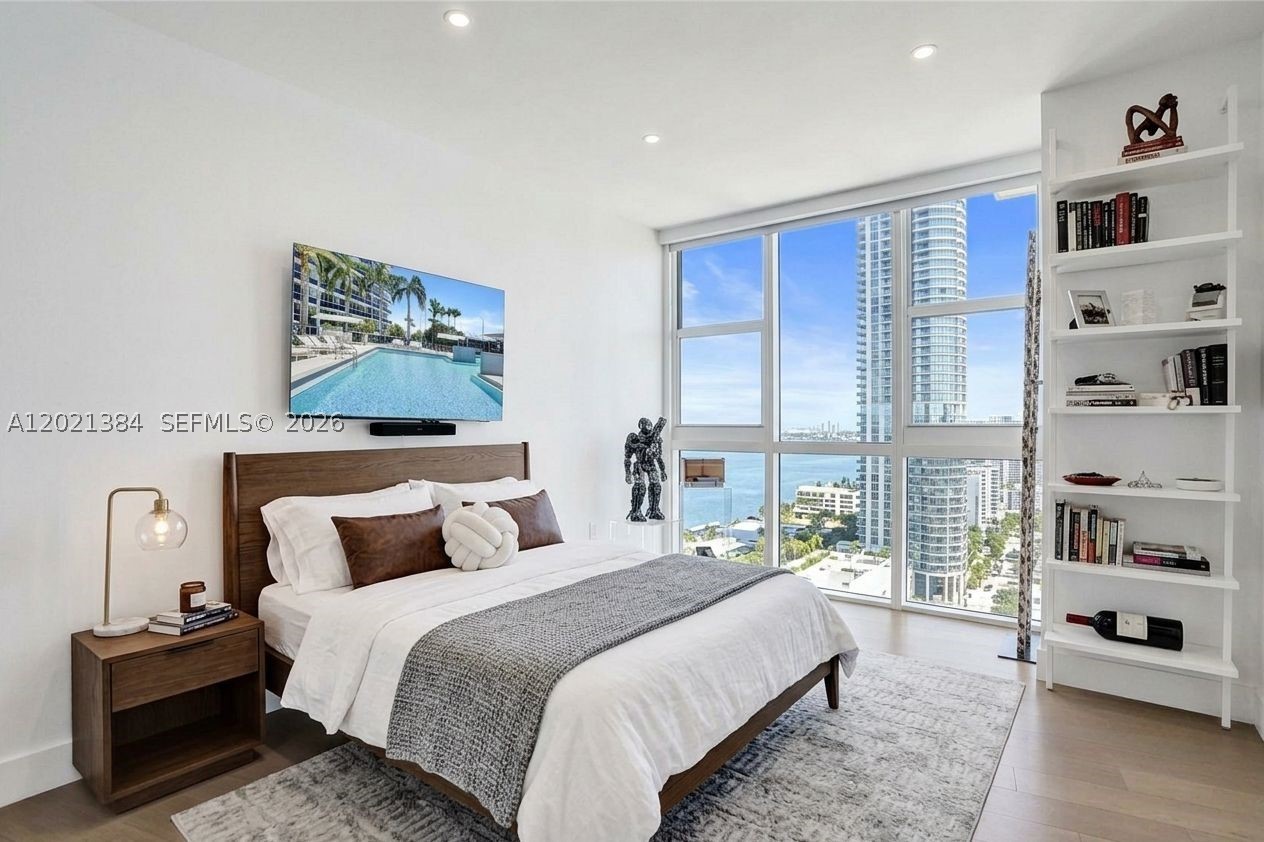 400 Alton Rd #PH11 Miami Beach, FL 33139