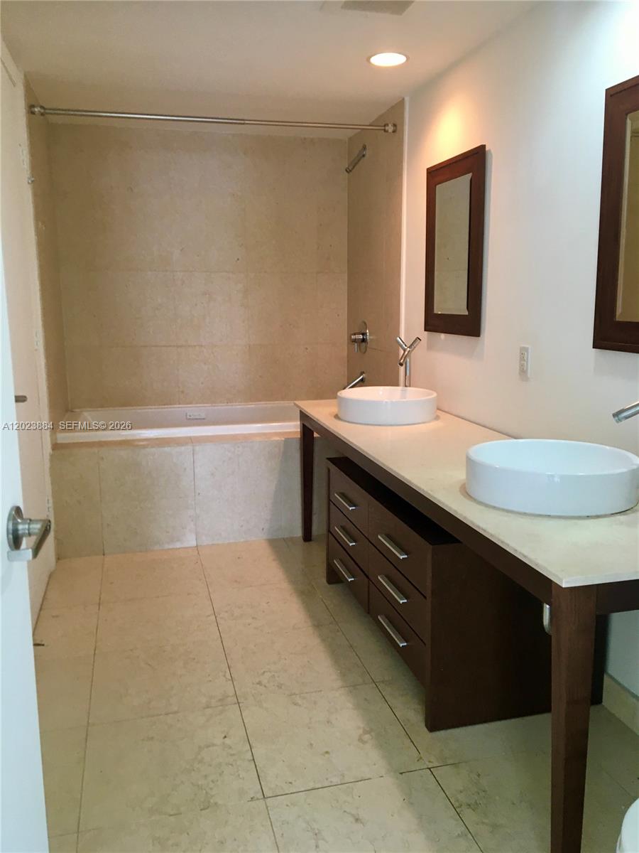 475 Brickell Ave #1614 Miami, FL 33131