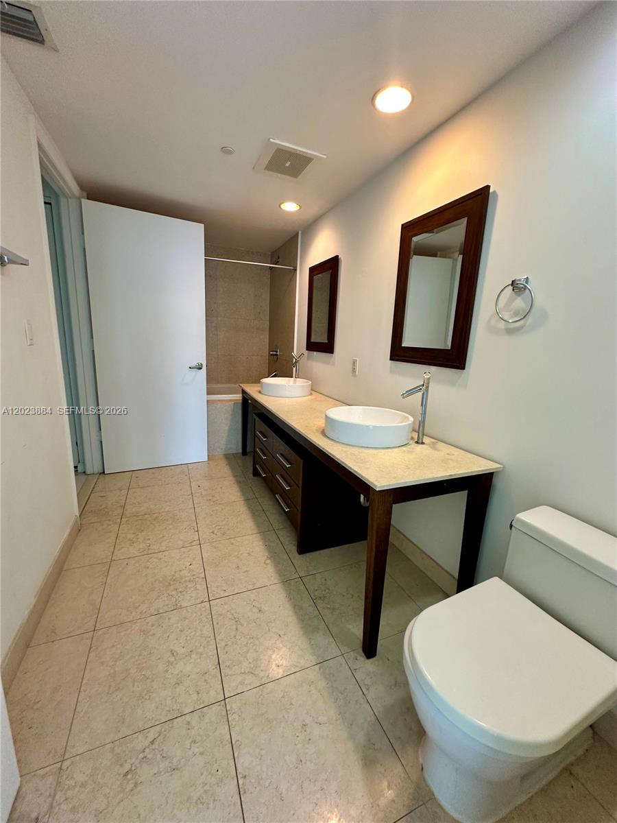 475 Brickell Ave #1614 Miami, FL 33131